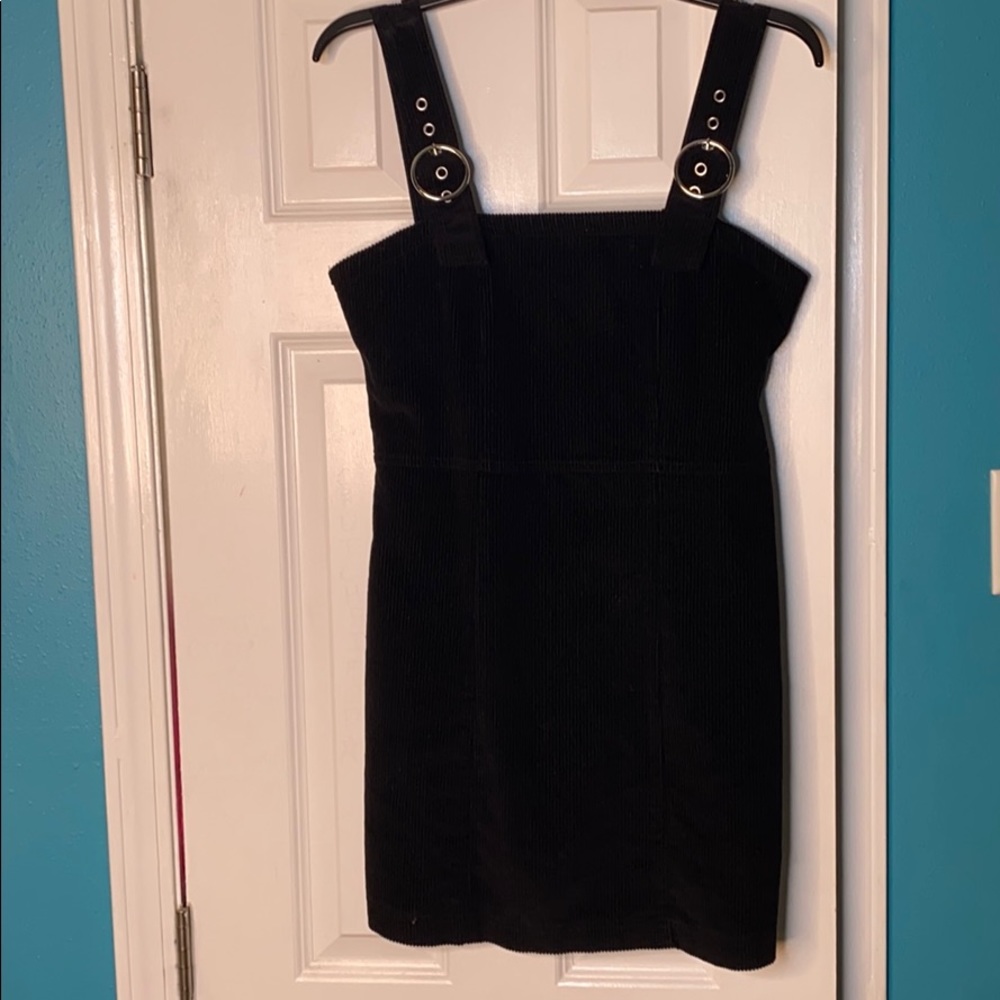 Overall dress 👗.